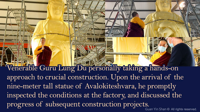 The Venerable Guru Lung Du personally taking a hands-on approach to crucial construction. Upon the arrival of the nine-meter tall statue of Avalokiteshvara, he promptly inspected the conditions at the factory, and discussed the progress of subsequent construction projects.